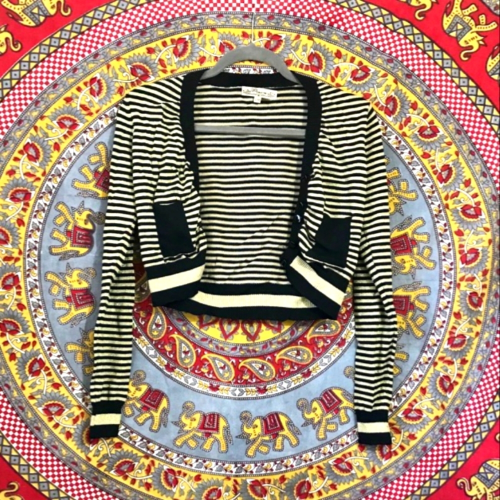 ❗3/$20❗Black and Gold Striped Cropped Cardigan